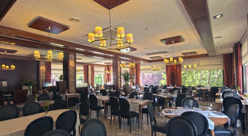 Hotel Restaurant Pessets & Spa 소르트 외부 사진