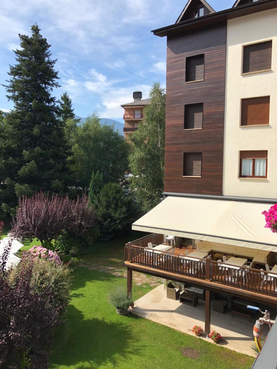 Hotel Restaurant Pessets & Spa 소르트 외부 사진